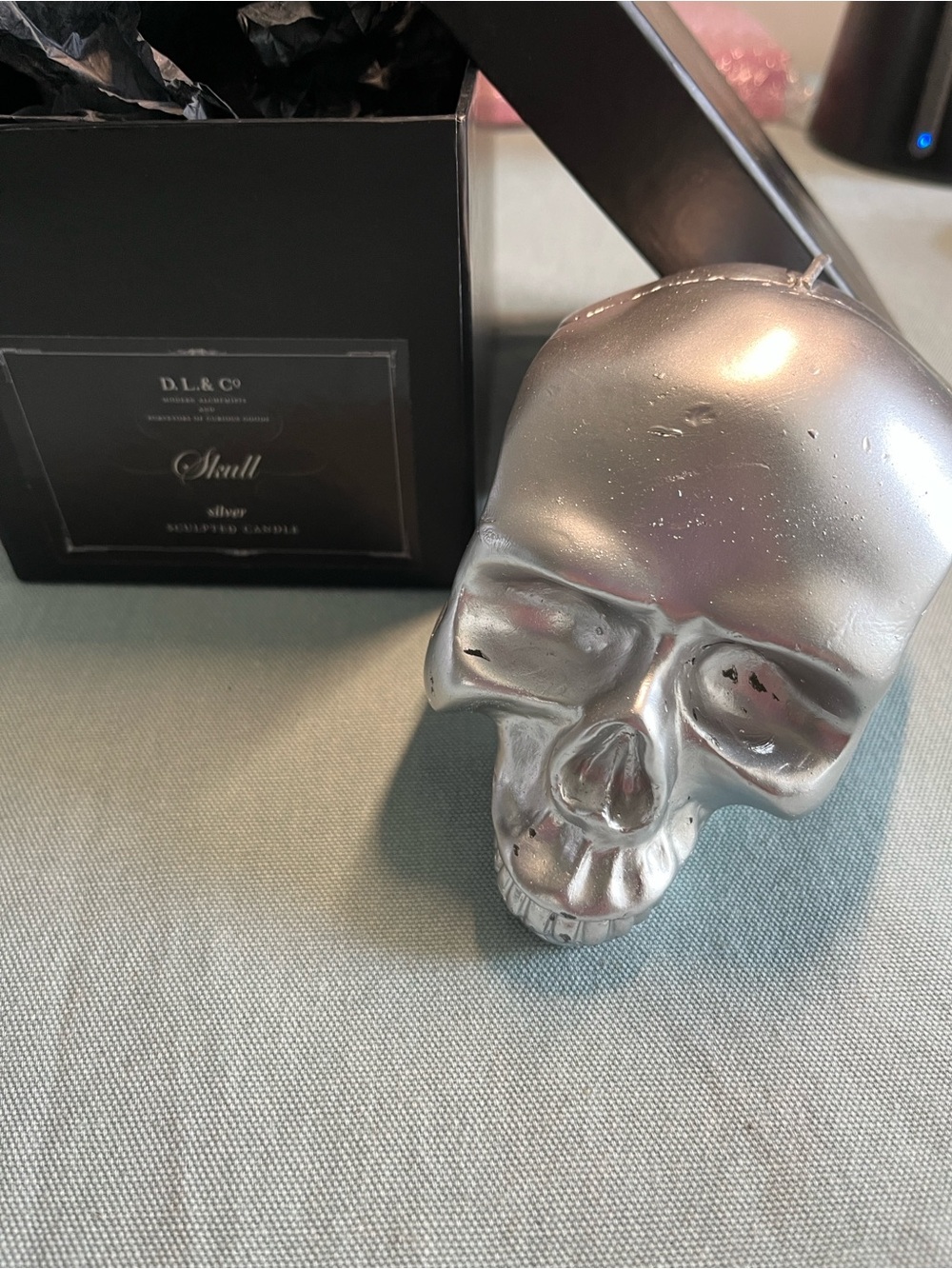 NWOT D.L. & Co. Silver Skull Sculpted Candle